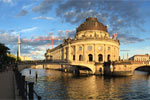 Museumsinsel von der Spree aus gesehen