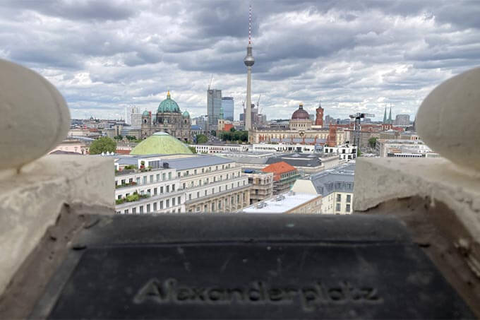 Aussicht vom Französischen Dom zum Fernsehturm und Stadtschloss